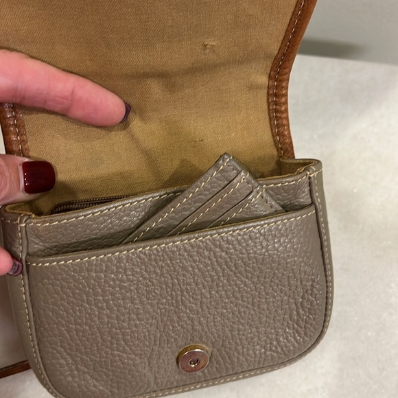 Liz Claiborne Crossbody with ID - Picture 2 of 7